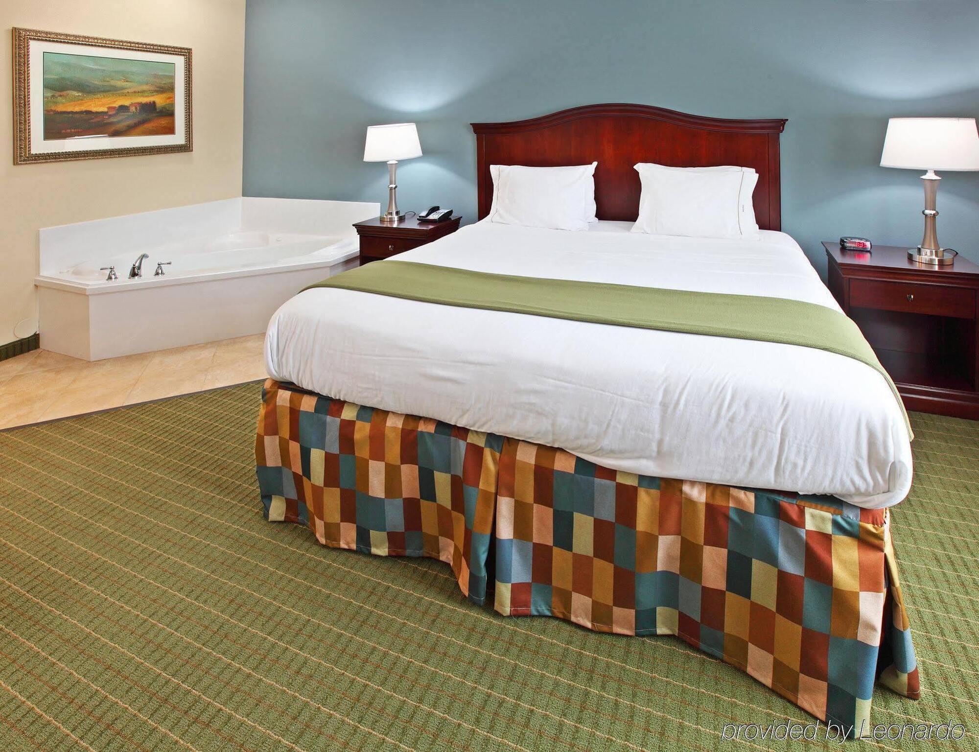 Holiday Inn Express Hotel & Suites Henderson - Traffic Star By Ihg Exterior foto